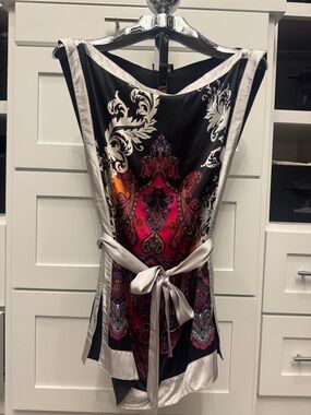 Gorgeous bebe 100% Silk  tie waist sleeveless Top Sz S